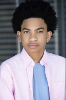 Andre Robinson como: Donny McStuffins (voice)