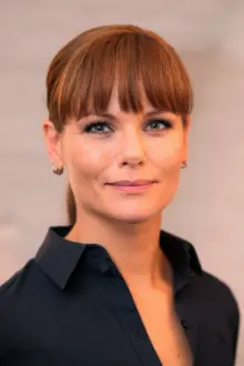 Angela Schijf como: Chantal