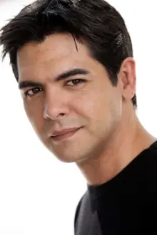 Alexis Cruz como: Frankie Rodriguez