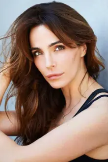 Lisa Sheridan como: Kim Sweet