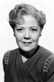 Spring Byington como: Mrs. John Jones