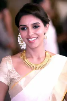 Asin Thottumkal como: Mythili