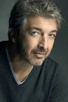 Ricardo Darín como: Juan González "El poeta"