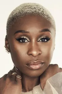 Cynthia Erivo como: Elphaba Thropp