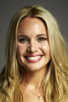 Leah Pipes como: Astrid Daniels