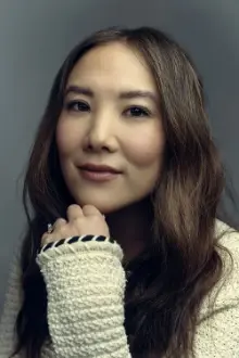 Ally Maki como: Sally Tanaka