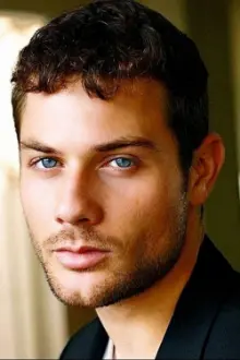 Gino Anthony Pesi como: Harris