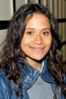 Angel Coulby como: Gillian