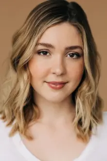 Cozi Zuehlsdorff como: Lucy