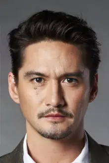 Ananda Everingham como: Krit