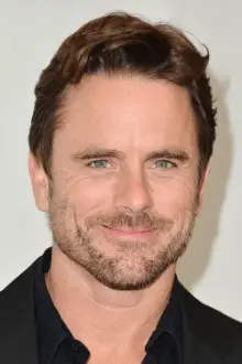 Charles Esten como: Gary Bunney