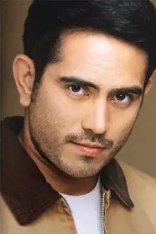 Gerald Anderson como: Miguel Dizon