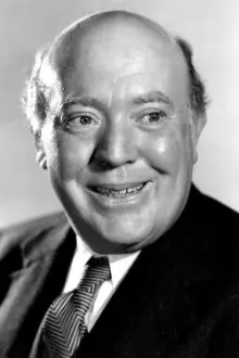 Guy Kibbee como: Pop Slavin