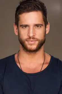 Dan Ewing como: Ron Levonde