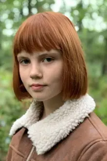 Isla Johnston como: 