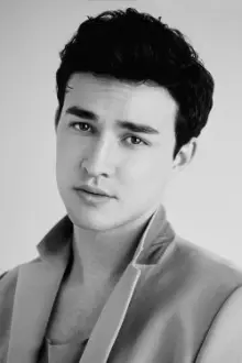 Gavin Leatherwood como: Dennis