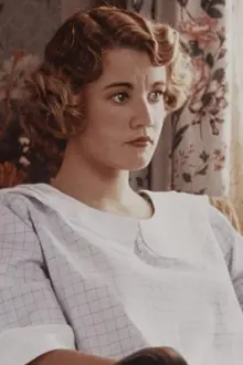 Emily Lloyd como: Betty Wall