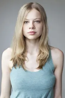 Emma Bading como: Julia Gerloff