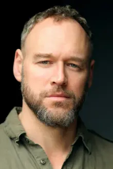 Elliot Cowan como: Paul