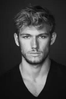 Alex Pettyfer como: Freddie Kingsley