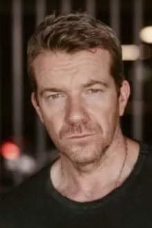 Max Beesley como: Rob Lake