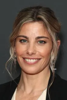 Brooke Satchwell como: Ally