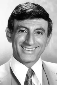 Jamie Farr como: Snuffy McCann