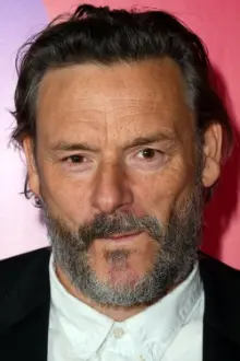 Julian Barratt como: Narrator