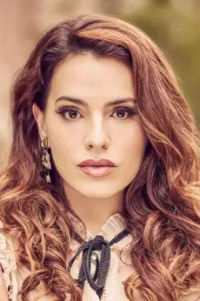 Melia Kreiling como: Chara Lioudaki