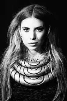 Lykke Li como: Blanca