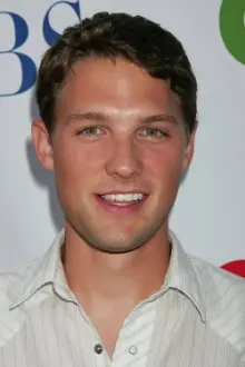 Michael Cassidy como: Tyler