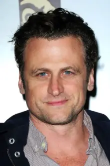 David Moscow como: Tom Holden