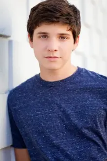 Braeden Lemasters como: Joey Grover