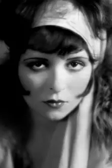 Clara Bow como: Gladys O'Brien