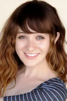 Noël Wells como: Sophie