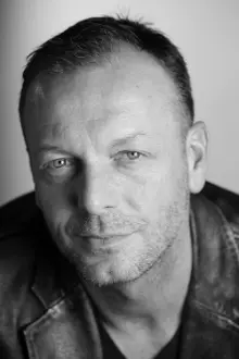 Hugo Speer como: DI David Bradford