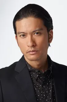 Tomoya Nagase como: Yuichiro Sakuraba（桜庭 裕一郎）