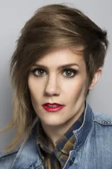 Cameron Esposito como: Chloe Johnston