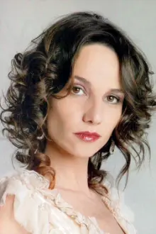 Aline Küppenheim como: Valeria Correa