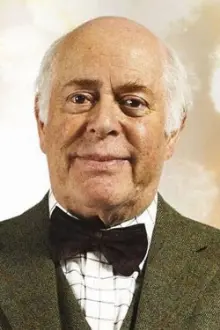 Clive Swift como: Hastie Lanyon