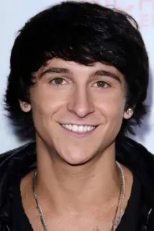 Mitchel Musso como: Tucker Ostrowski