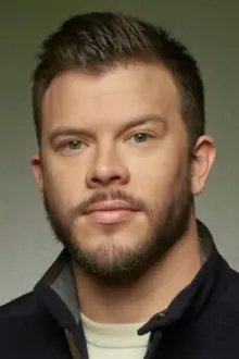 Jimmy Tatro como: PJ Palfrey