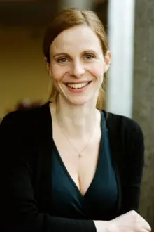 Julia Jäger como: Linda Hessler