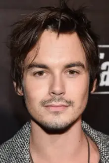 Tyler Blackburn como: Alex Manes