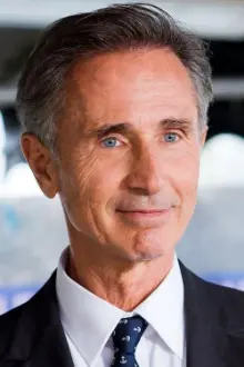 Thierry Lhermitte como: Le lieutenant français