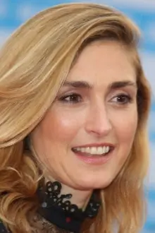 Julie Gayet como: Victoire Delorme