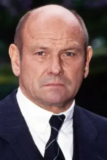 Klaus Löwitsch como: Frank Fachmin