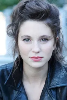 Pauline Cheviller como: Faustine Fontaine