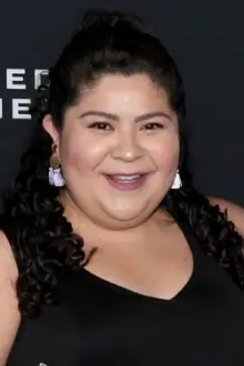 Raini Rodriguez como: Carrie