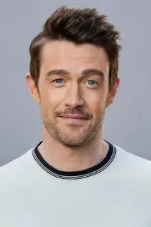 Robert Buckley como: Mike Mitchell